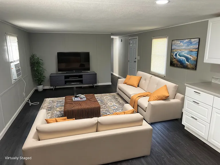 11700 E Waterman St — Photo 3