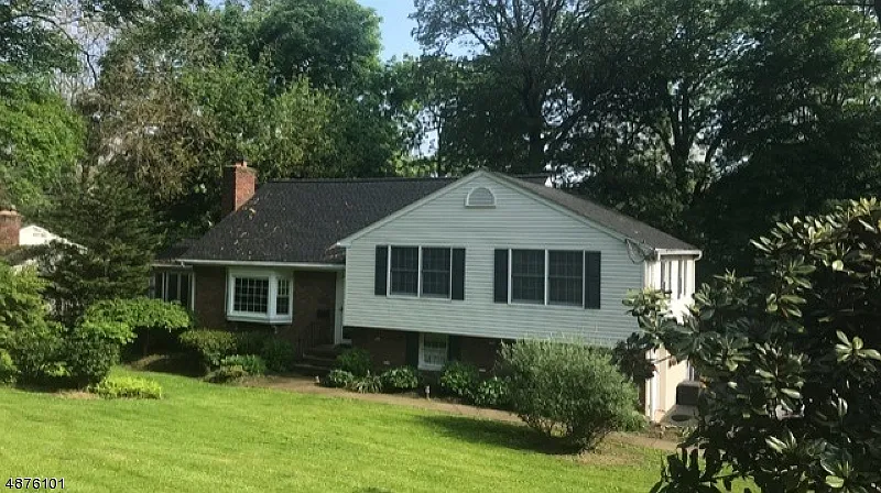 4 bed, 2.5 bath, 2463 sqft, $5,700 — Photo 1