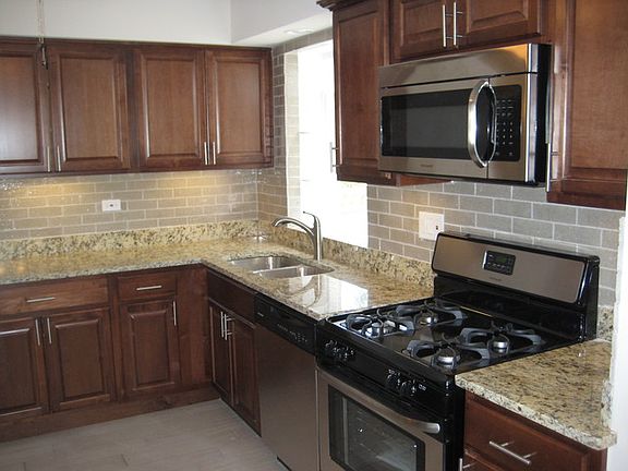 2nd image of 2427 Oak St