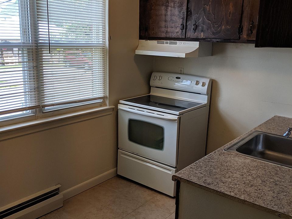 1st image of 15 Carpenter St APT A1