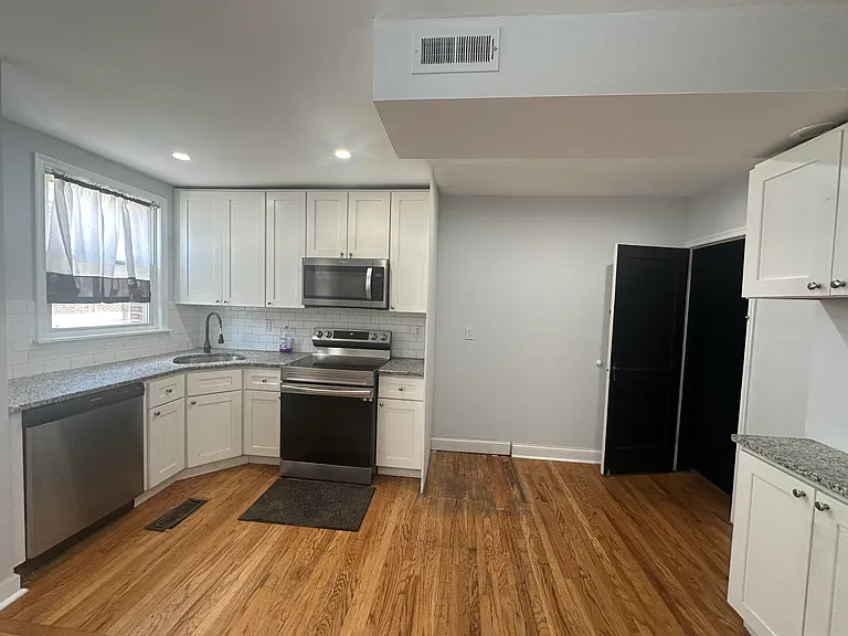 4442 Loring St — Photo 3