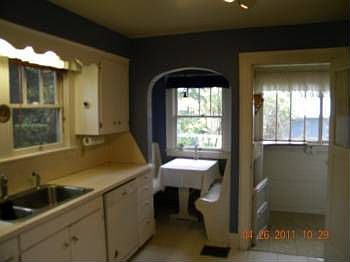 3rd image of 956 Hood St NE