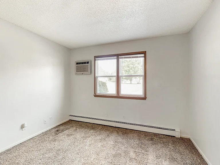 Plaza Manor — Photo 37