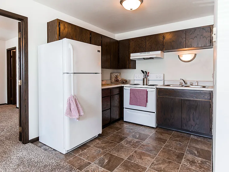 Claremont Apartments — Photo 5