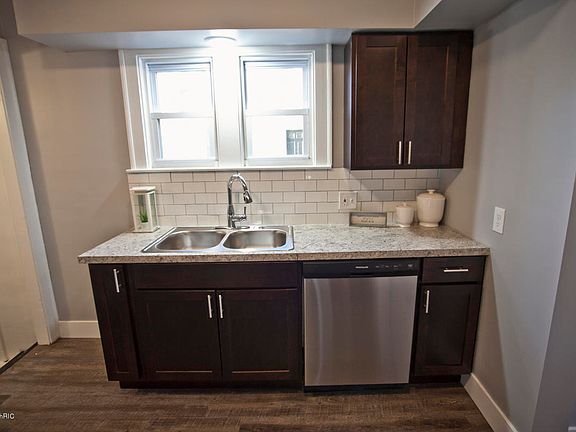 3rd image of 1652 Margaret Ave SE