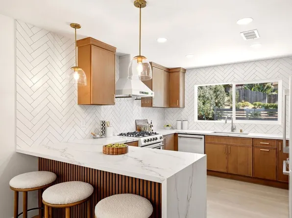 1024 Circle Dr, Escondido, CA 92025