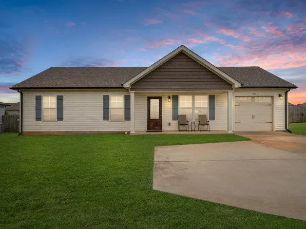 911 Hugh Hunter Rd, Oak Grove, KY 42262