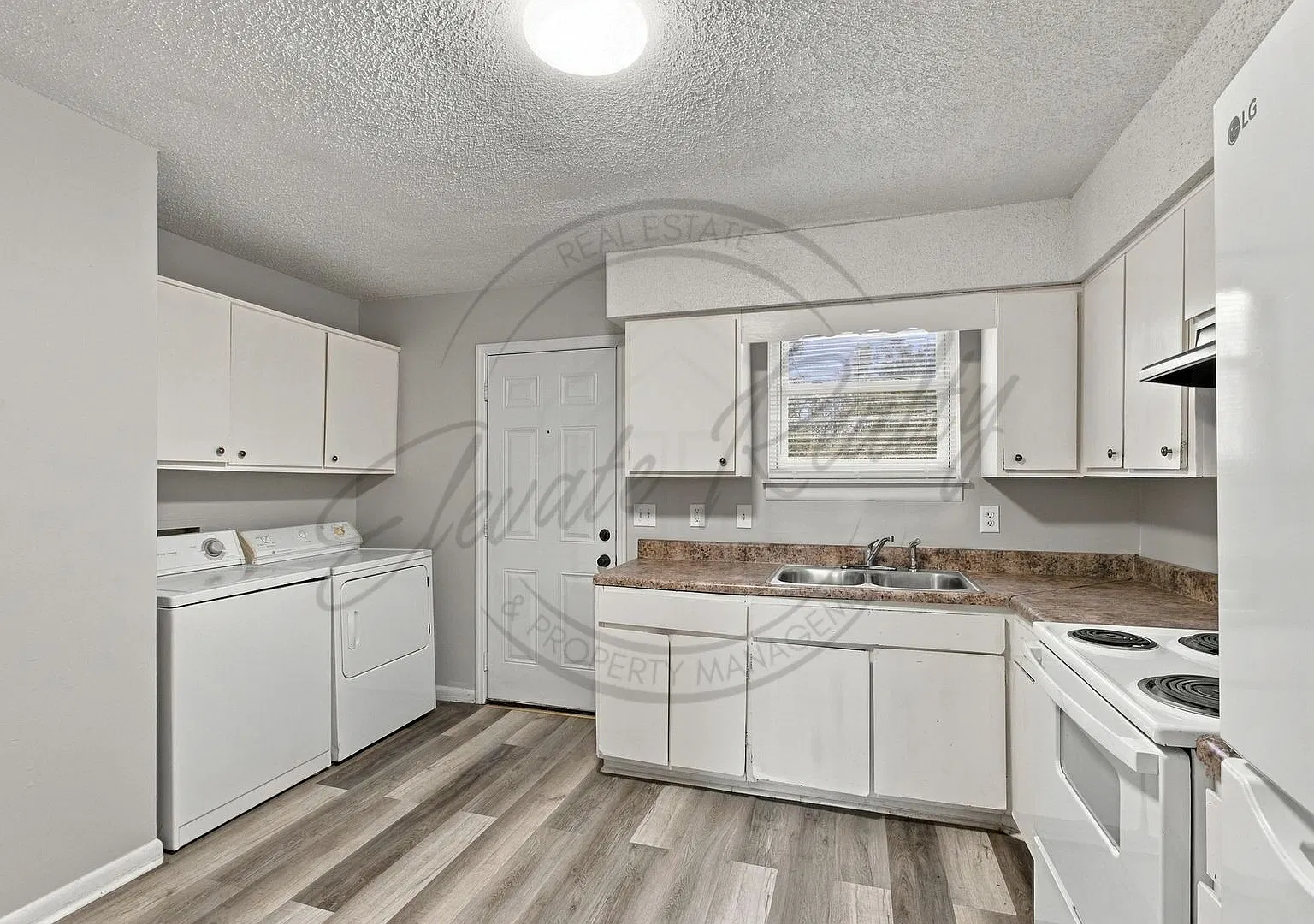 One Mont Free Rent: — Photo 4