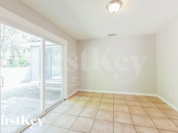 5th image of 529 Valley Spring Dr