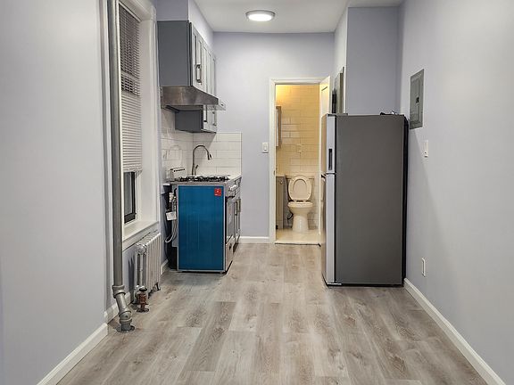 2nd image of 49 Catherine St APT 1D