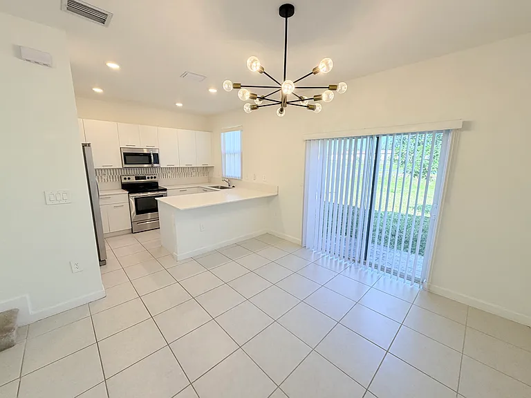 12432 NW 23rd Ct #12432 — Photo 2