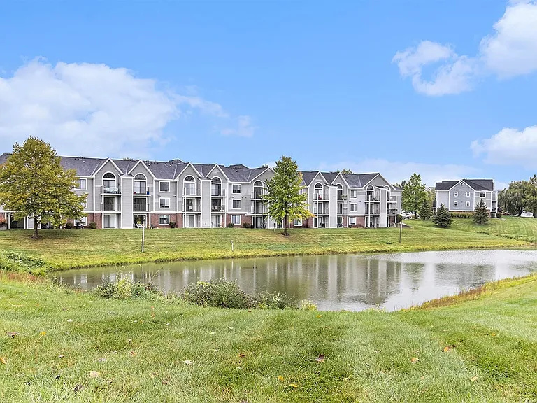 Autumn Lakes Apartments and Townhomes — Photo 57
