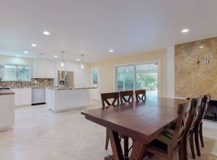 5374 Parkmor Rd, Calabasas, CA 91302