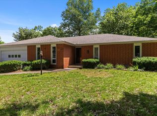 2860 S Brentmoor Ave, Springfield, MO 65804