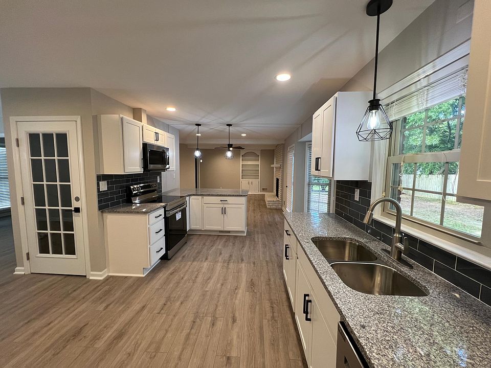 811 Moser Rd - kitchen