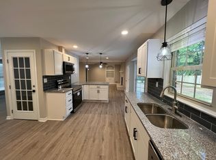 811 Moser Rd, Louisville, KY 40223