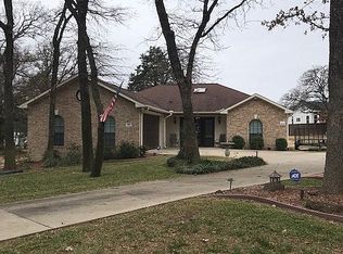 108 Comanche Dr, Lake Kiowa, TX 76240