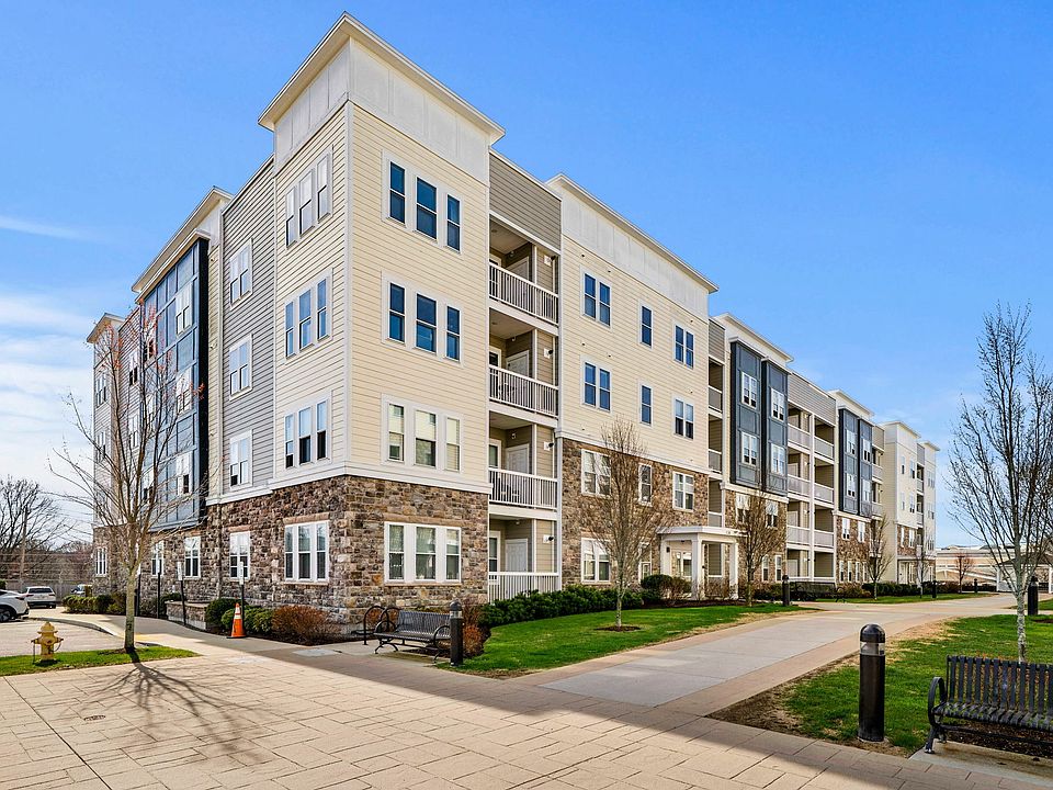 1st image of 130 University Ave #1312