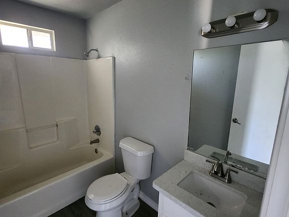 4th image of 2110 De Leon Ave #D