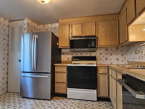 3rd image of 307 Countryside Dr