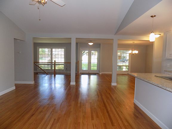 5th image of 610 Claymont Dr