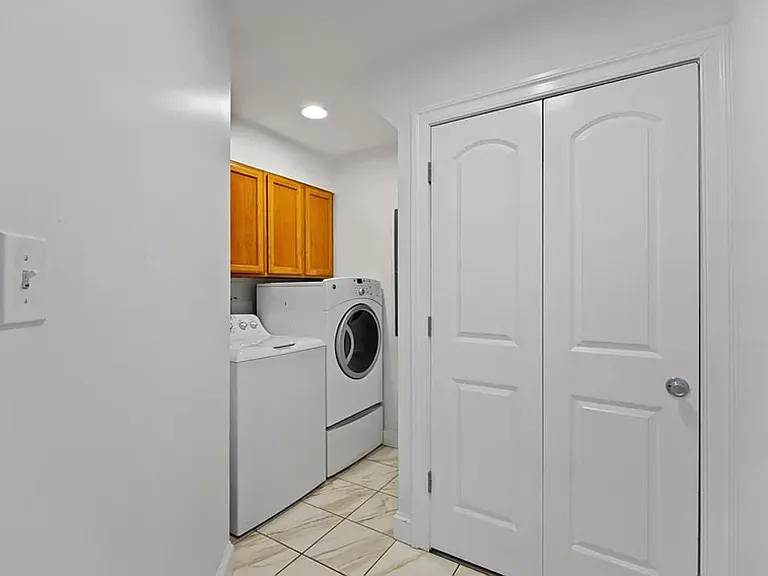 542 River St — Photo 17