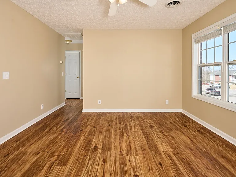 1006 Brooklyn Dr — Photo 3