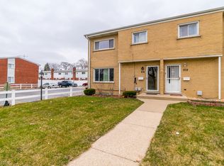976 N Virginia Ln, Elmhurst, IL 60126