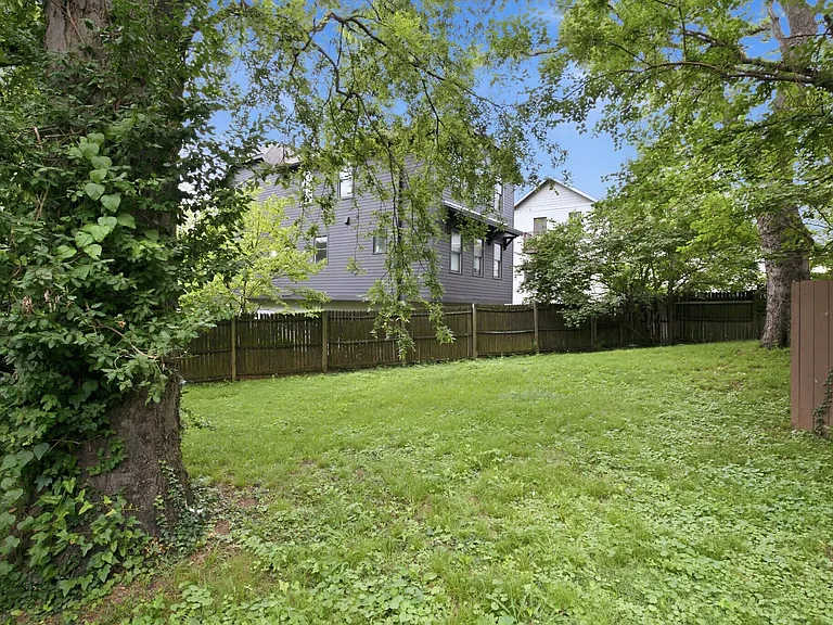 515 Chesterfield Ave — Photo 12