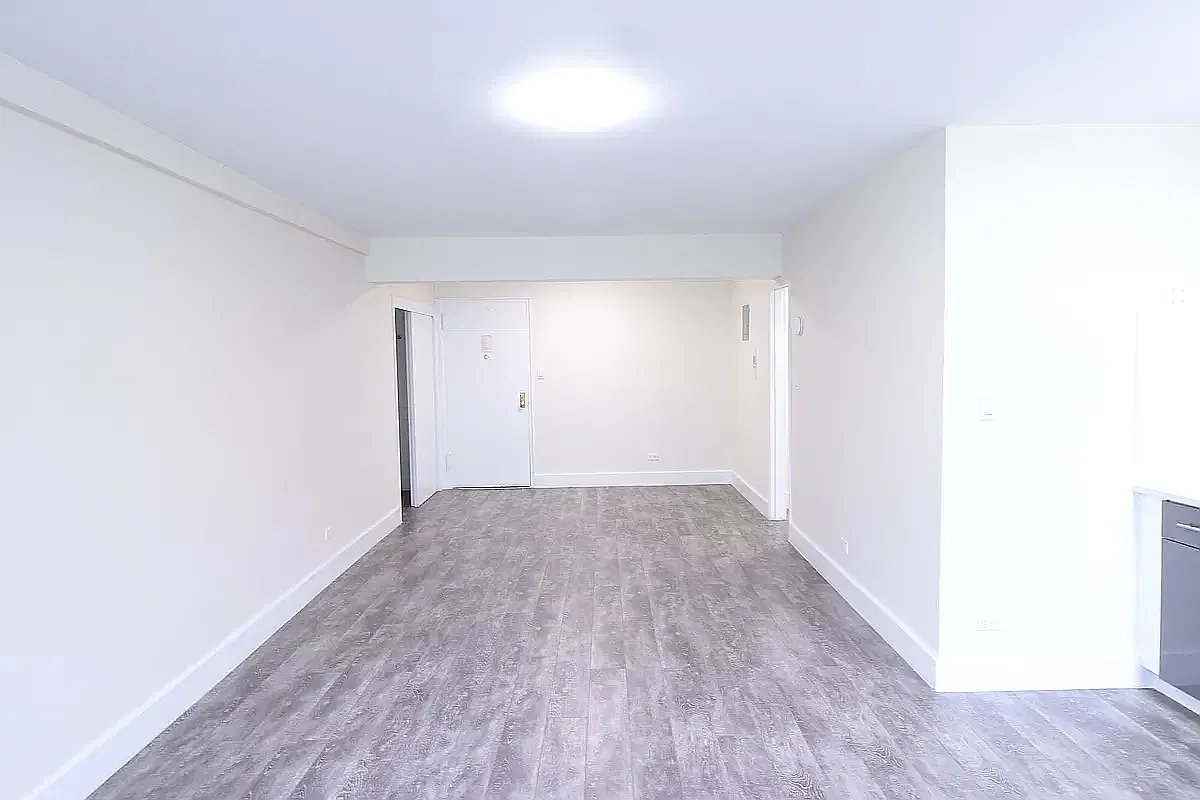 132-25 Maple Avenue — Photo 2