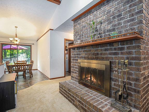 4th image of 1909 Sycamore Dr