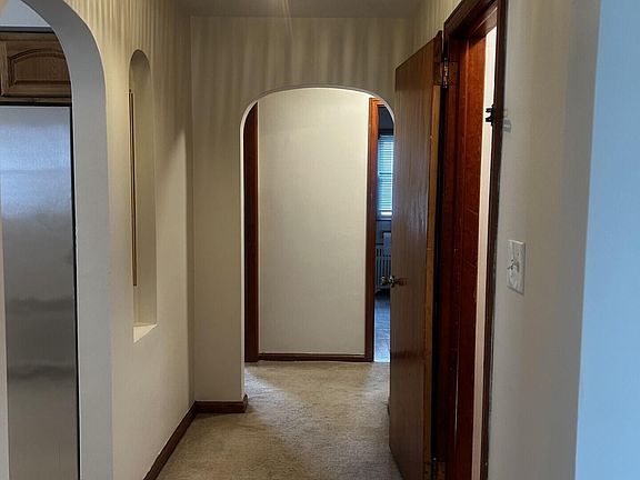 5th image of 204 Ross Ave