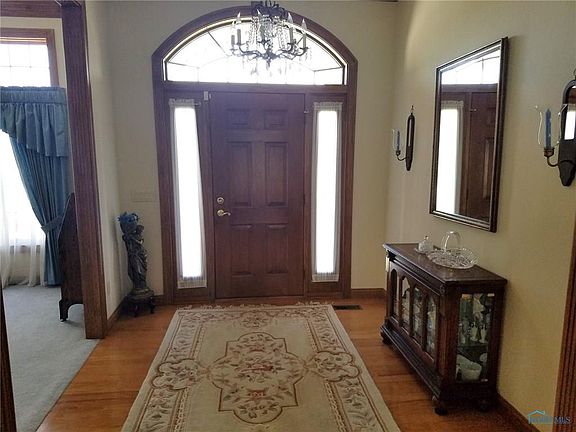 2nd image of 1002 Stonehedge Dr