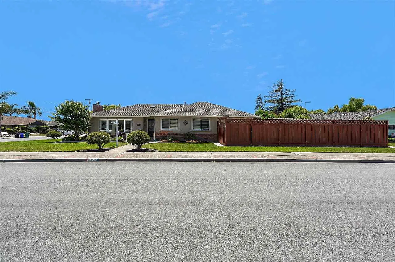 38277 Kimbro St photo 1