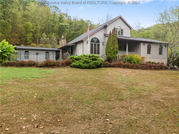 107 Smith Farm Rd, Liberty, WV 25124