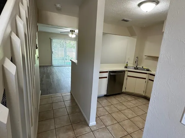 175 Yorktowne Dr APT 10, Daytona Beach, FL 32119