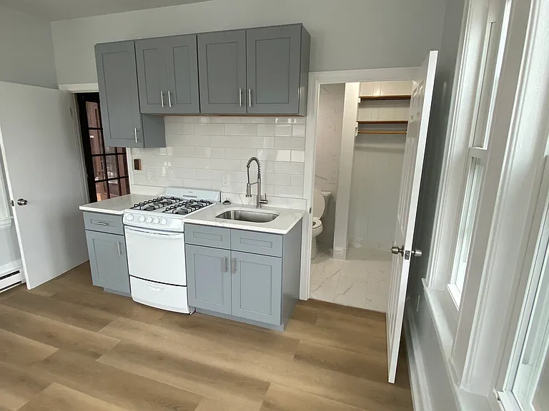 131 Deane St #2S — Photo 18