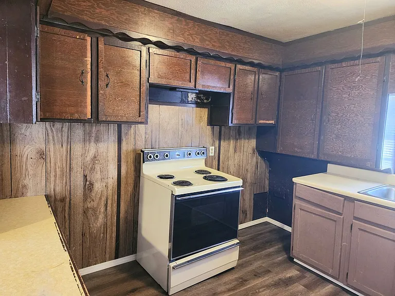 1234 N Abilene Ave — Photo 3