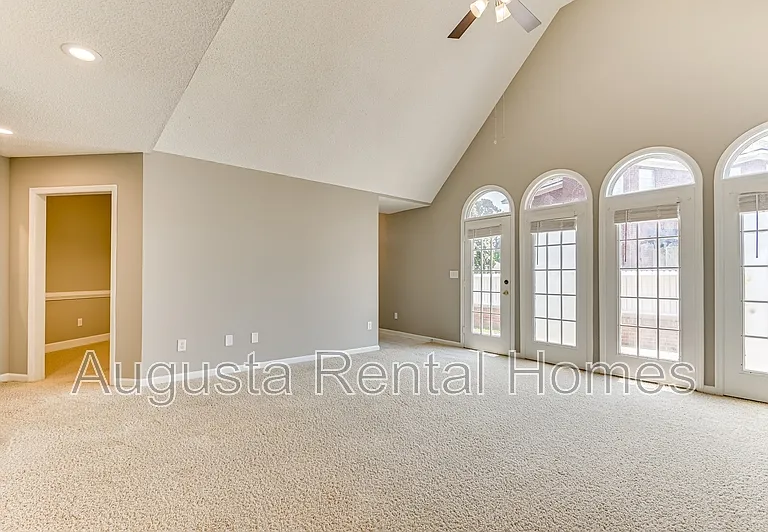 208 Stonington Dr — Photo 12
