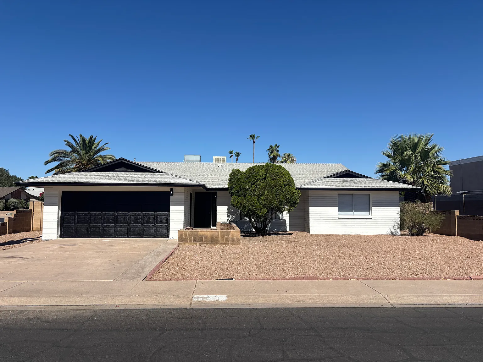 4 bed, 1993 sqft, $2,995 — Photo 1