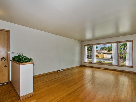 4th image of 8748 N Ozanam Ave