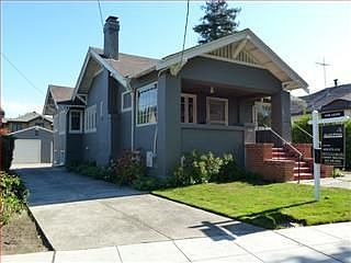 Curb Appeal in Sought After Burlingame Park!!!