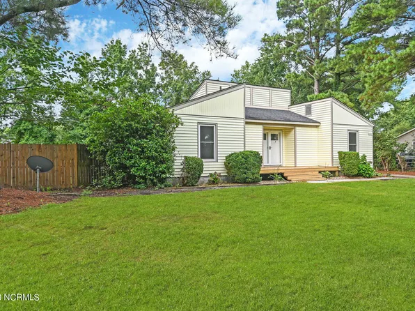 1080 PINE DR , Winterville, NC 28590