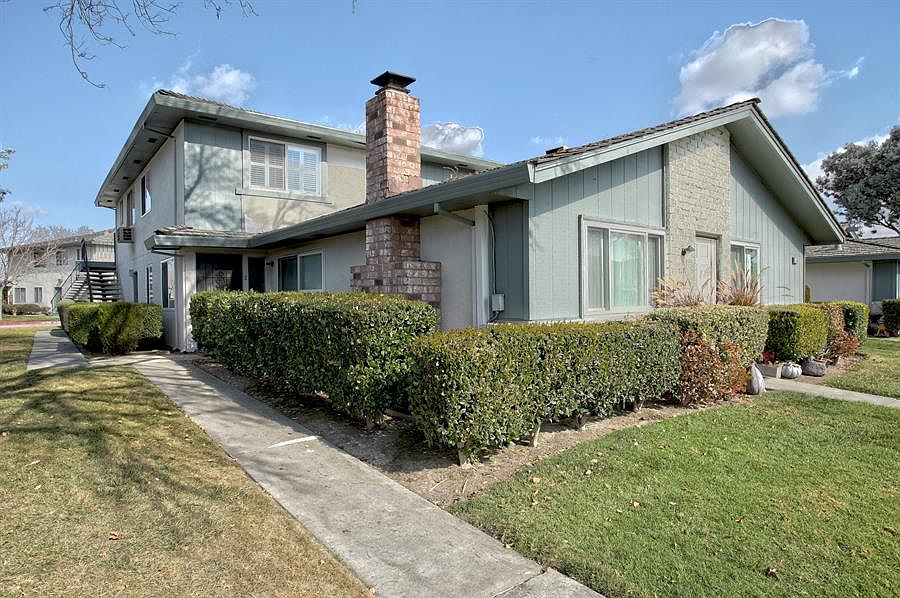1st image of 5585 Spinnaker Dr APT 2