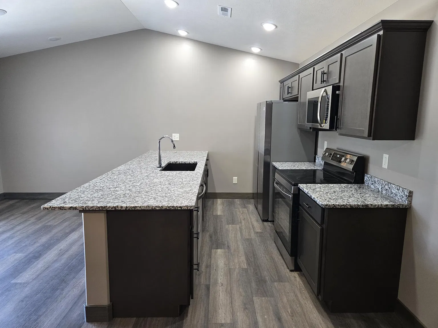 2 bed, $1,700 — Photo 4