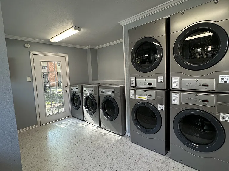Walnut Creek Apartments — Photo 8