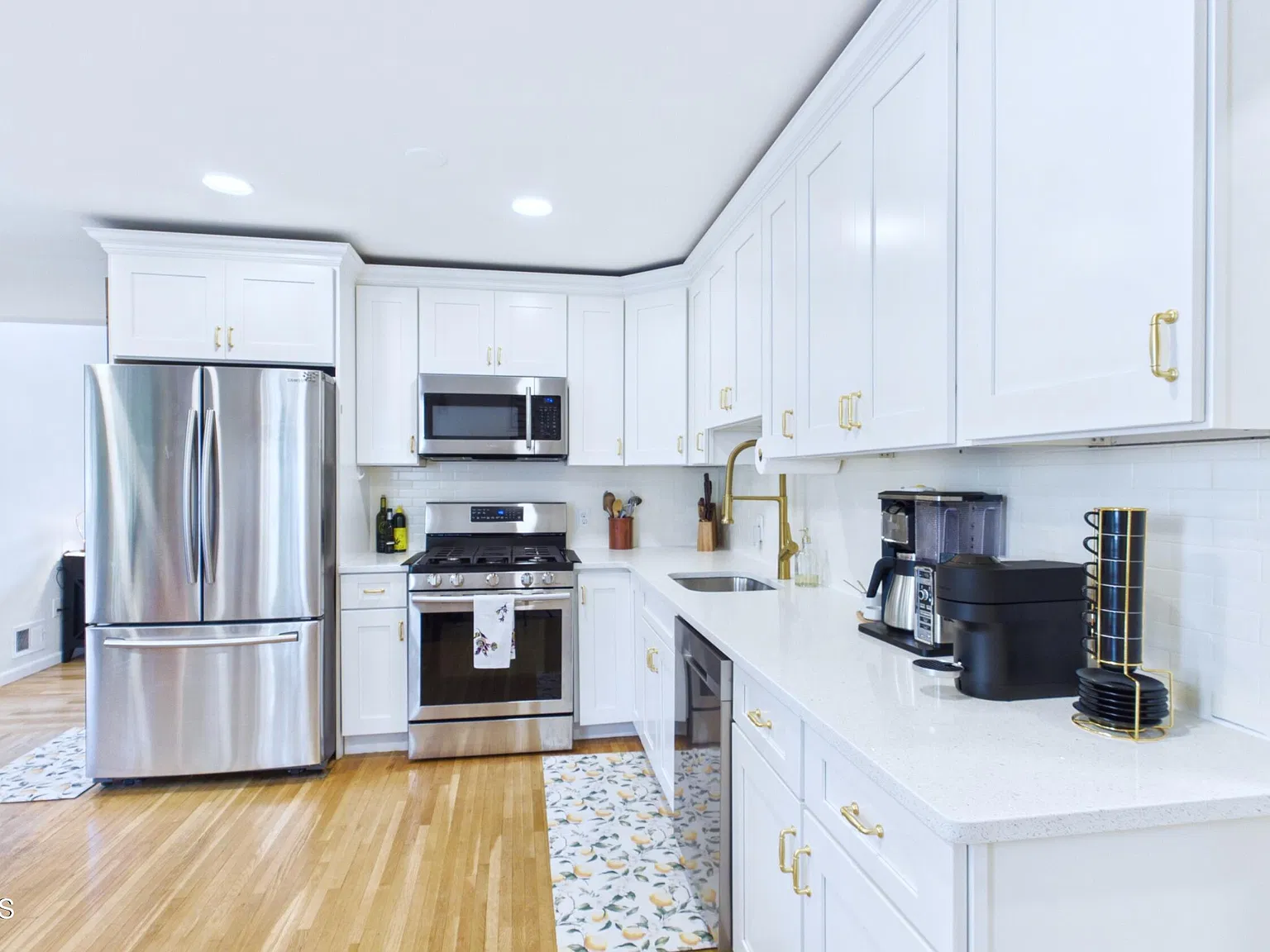 4 bed, 2.5 bath, 1917 sqft, $4,700 — Photo 4