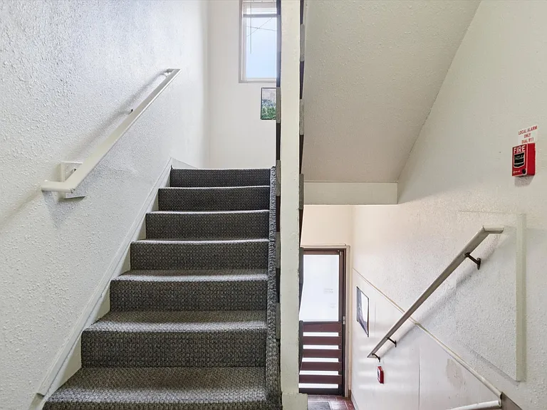 Watergate Apartments — Photo 8