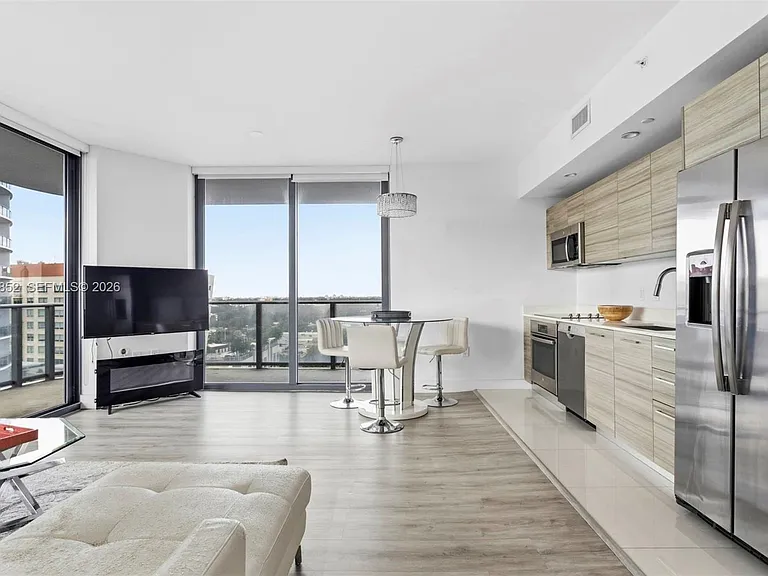 121 NE 34th St #1001 — Photo 4