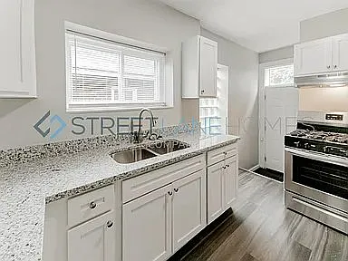 2 bed, 1.0 bath, 920 sqft, $1,197 — Photo 2